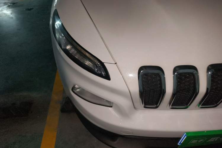 Used Jeep Cherokee 2016 2.0L Superior Edition Right Front Headlight