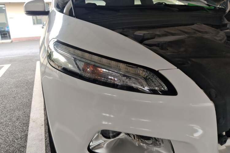 Used Jeep Cherokee 2016 2.0L Superior Edition Right Front Headlight