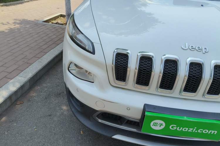 Used Jeep Cherokee 2016 2.4L Professional Edition Right Front Headlight