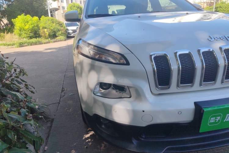 Used Jeep Cherokee 2016 2.0L Superior Edition Right Front Headlight