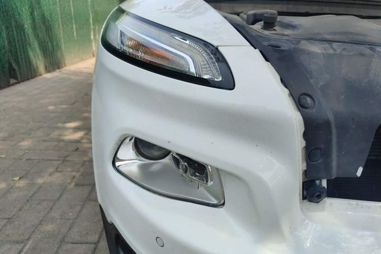 Used Jeep Cherokee 2016 2.0L Superior Edition Right Front Headlight