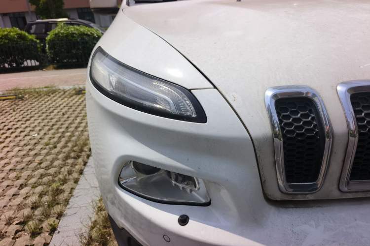 Used Jeep Cherokee 2016 2.4L All-in-One Edition Right Front Headlight