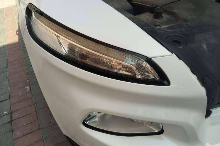 Used Jeep Cherokee 2016 2.4L Leading Edition Right Front Headlight