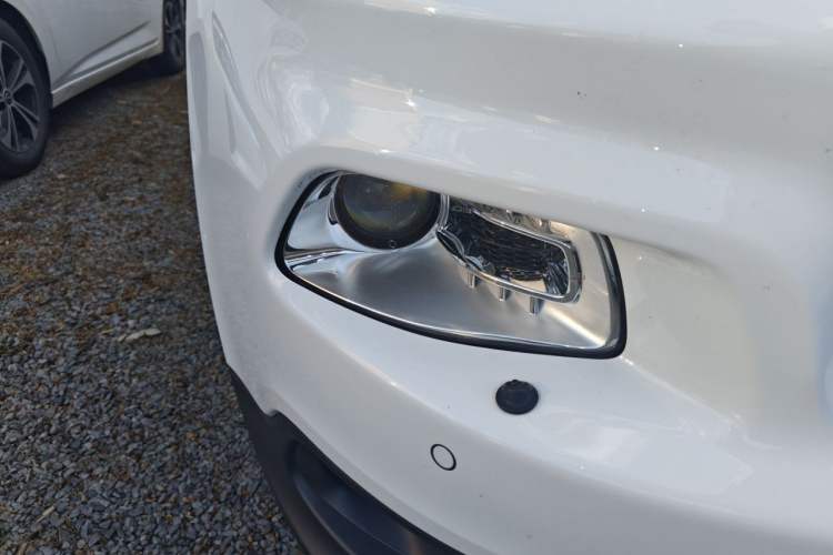 Used Jeep Cherokee 2016 2.4L All-in-One Edition Right Front Headlight
