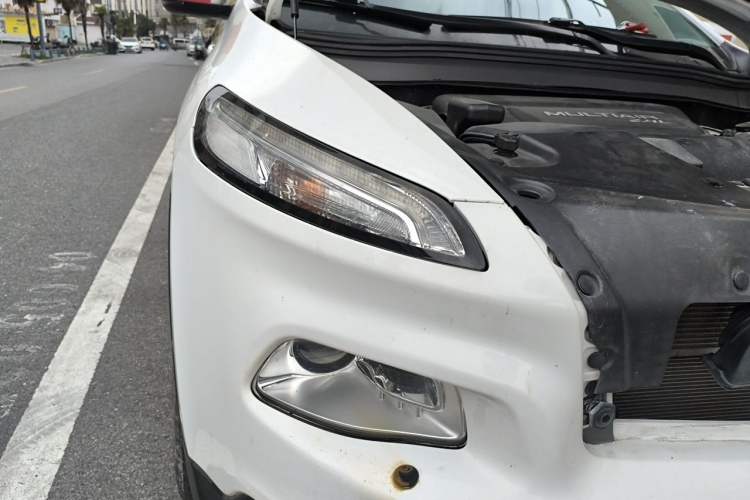 Used Jeep Cherokee 2016 2.4L Superior Edition Right Front Headlight