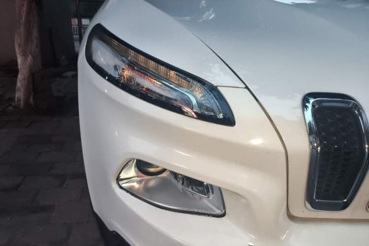 Used Jeep Cherokee 2016 2.0L Smart Version Right Front Headlight