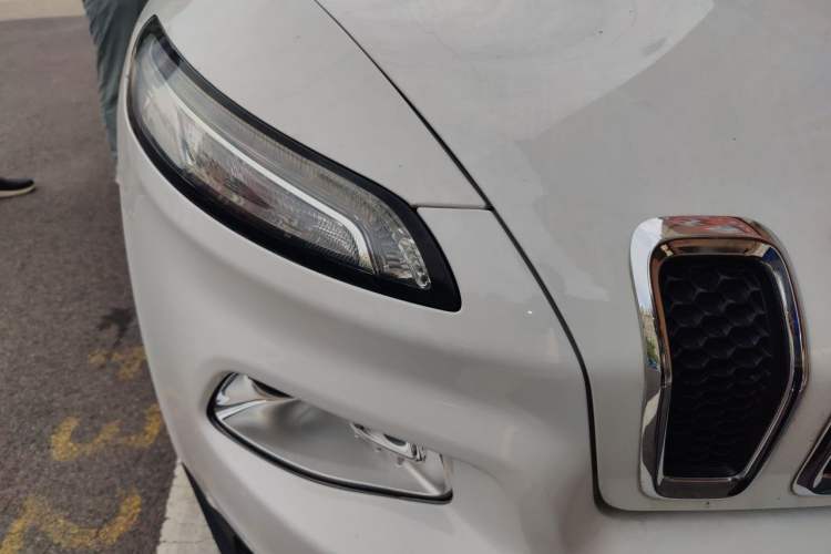 Used Jeep Cherokee 2016 2.4L Leading Edition Right Front Headlight
