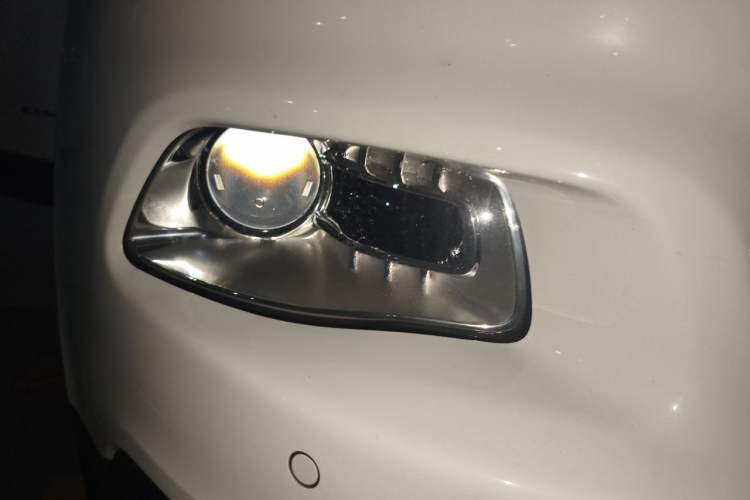 Used Jeep Cherokee 2016 2.4L Professional Smart Version Right Front Headlight