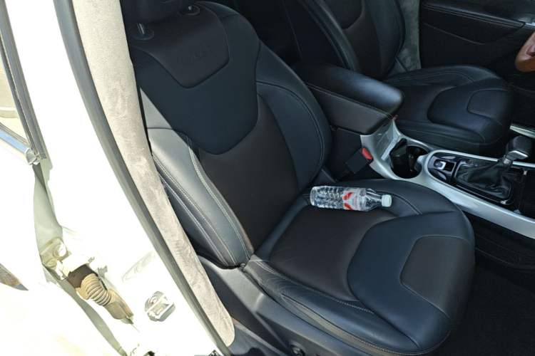 Used Jeep Cherokee 2016 2.4L Leading Edition Right Front Seat