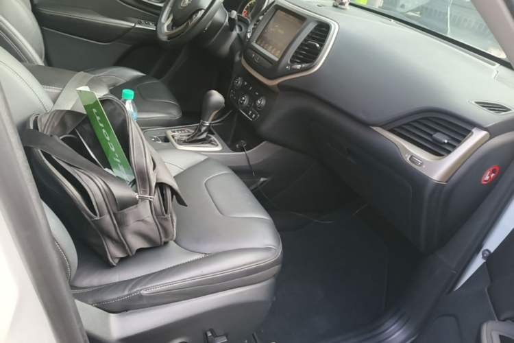 Used Jeep Cherokee 2016 2.0L Superior Edition Right Front Seat