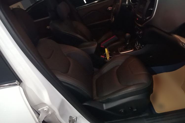 Used Jeep Cherokee 2016 2.4L Leading Smart Version Right Front Seat
