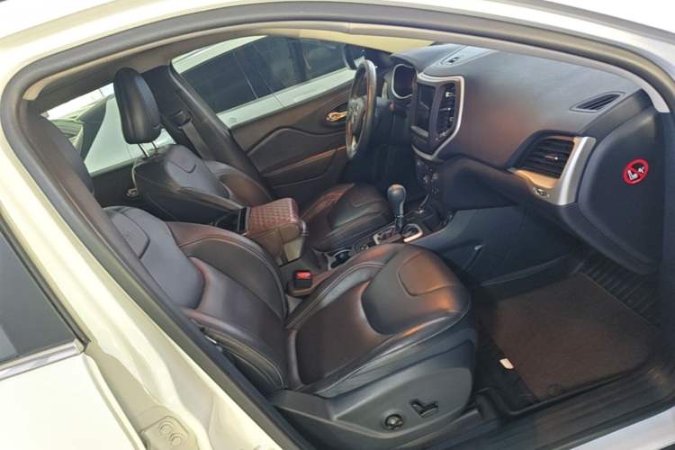 Used Jeep Cherokee 2016 2.4L Professional Smart Version Right Front Seat