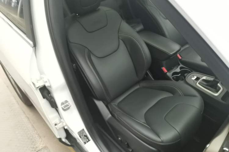 Used Jeep Cherokee 2016 2.4L Leading Edition Right Front Seat