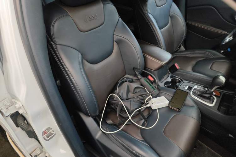 Used Jeep Cherokee 2016 2.4L Leading Edition Right Front Seat