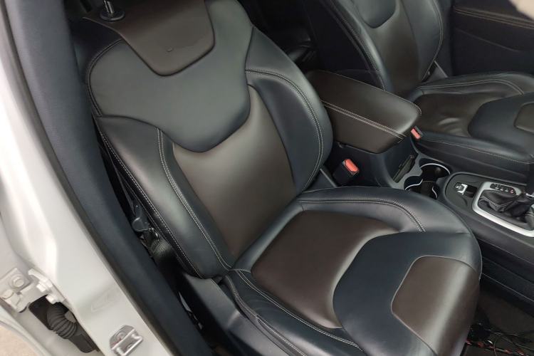 Used Jeep Cherokee 2016 2.4L Professional Edition Right Front Seat