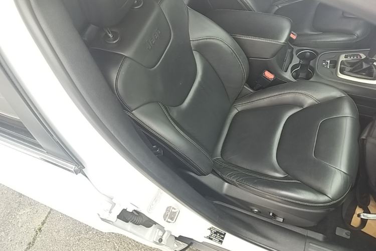 Used Jeep Cherokee 2016 2.4L Professional Smart Version Right Front Seat