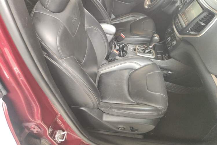Used Jeep Cherokee 2016 2.0L Superior Edition Right Front Seat