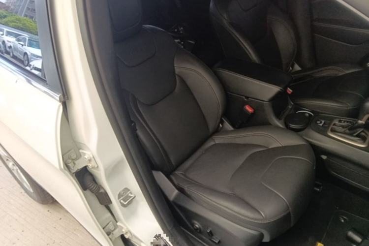 Used Jeep Cherokee 2016 2.4L Professional Edition Right Front Seat