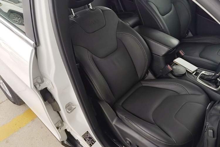 Used Jeep Cherokee 2016 2.4L Professional Smart Version Right Front Seat