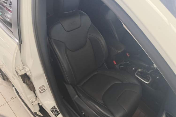 Used Jeep Cherokee 2016 2.4L Professional Edition Right Front Seat