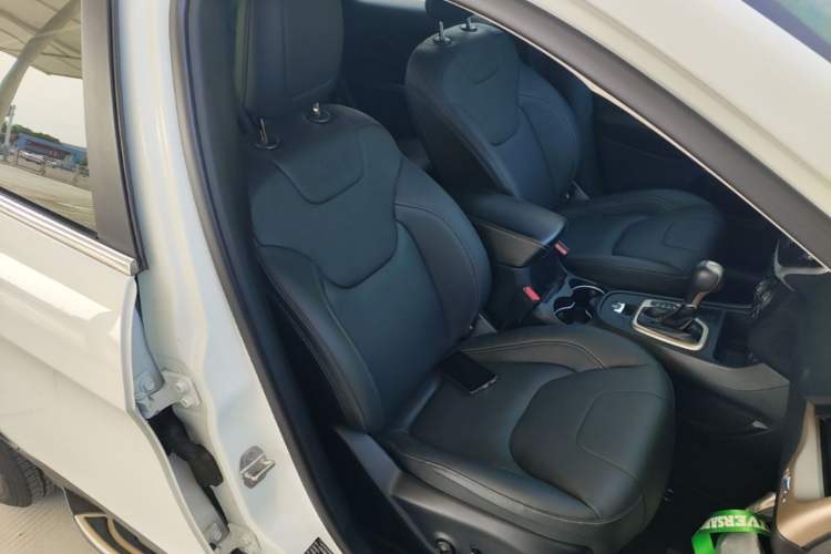 Used Jeep Cherokee 2016 2.4L Leading Edition Right Front Seat
