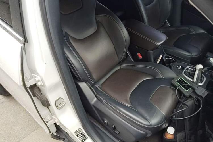 Used Jeep Cherokee 2016 2.4L Professional Smart Version Right Front Seat