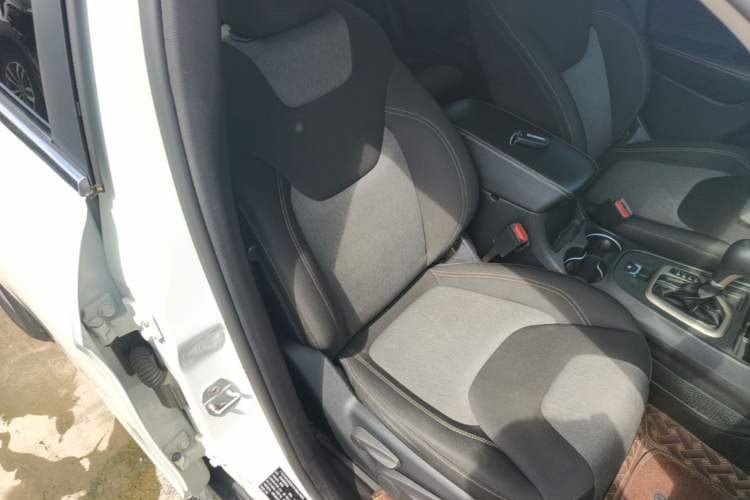Used Jeep Cherokee 2016 2.0L Smart Version Right Front Seat