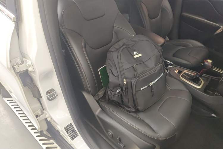 Used Jeep Cherokee 2016 2.4L Leading Edition Right Front Seat