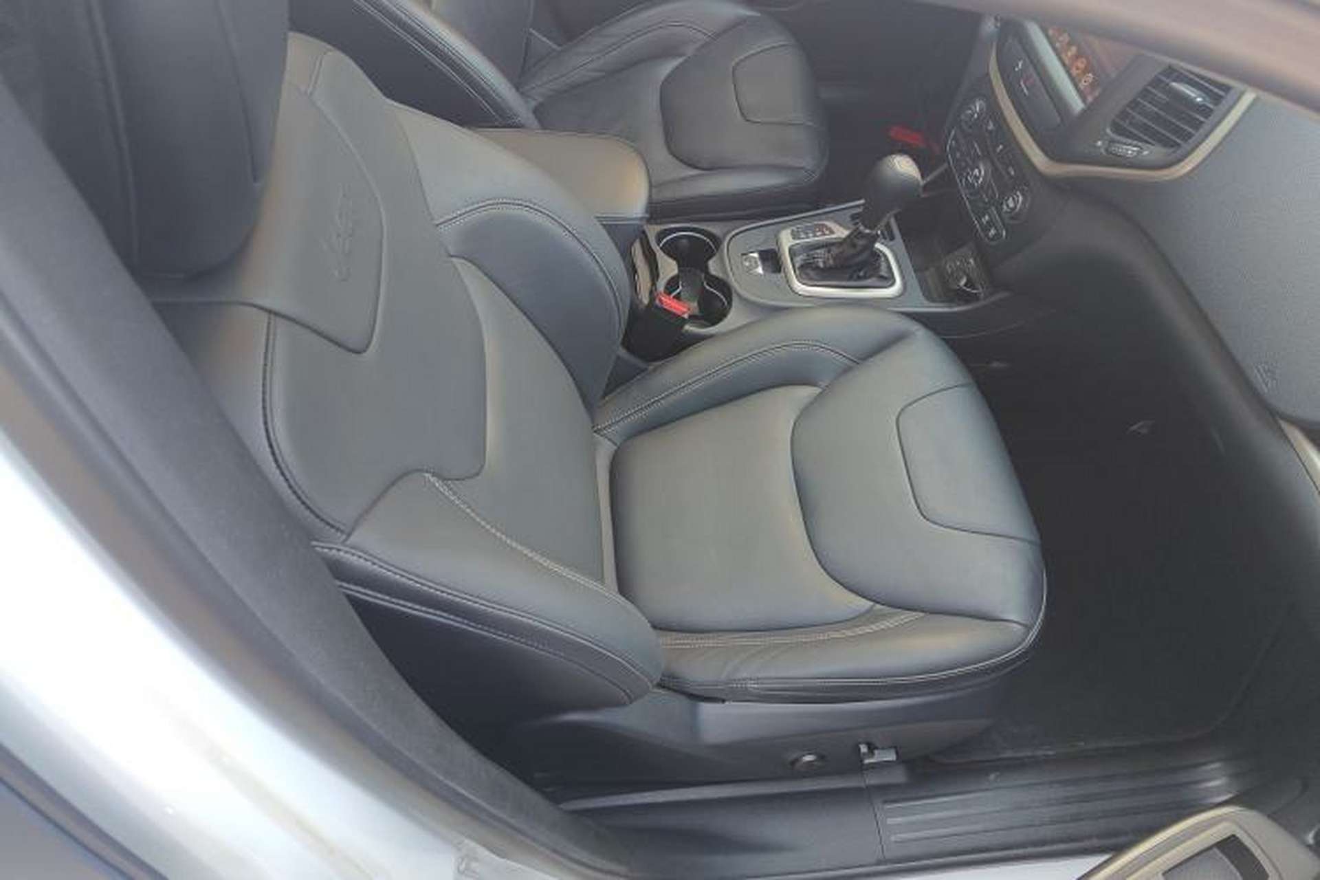 Used Jeep Cherokee 2016 2.0L Superior Edition Right Front Seat
