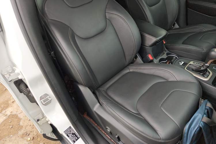 Used Jeep Cherokee 2016 2.4L Professional Edition Right Front Seat