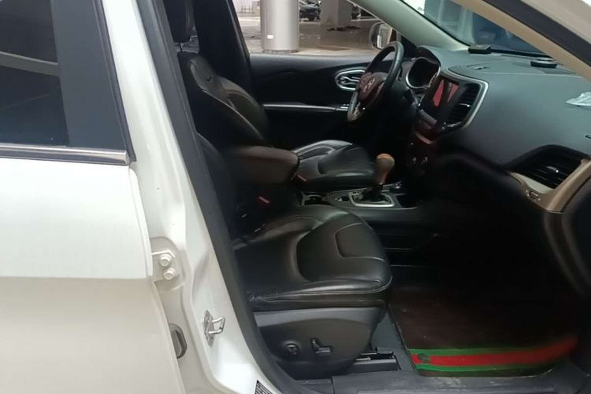 Used Jeep Cherokee 2016 2.4L Professional Smart Version Right Front Seat