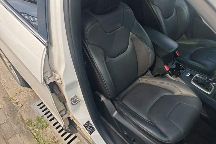Used Jeep Cherokee 2016 2.0L Superior Edition Right Front Seat