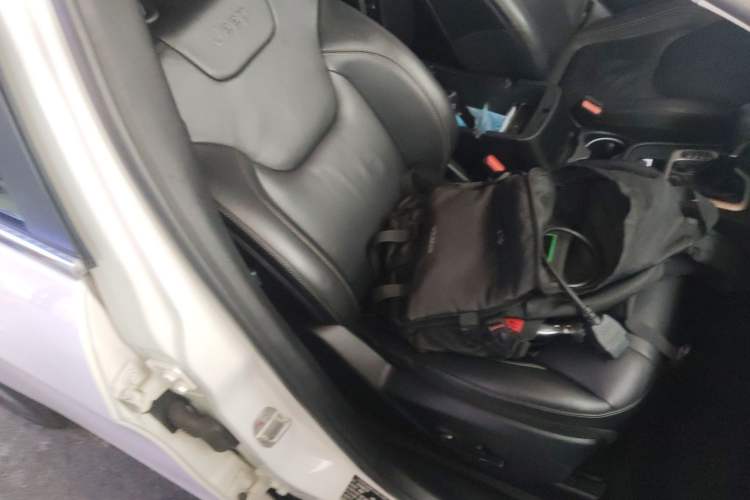 Used Jeep Cherokee 2016 2.4L Professional Edition Right Front Seat