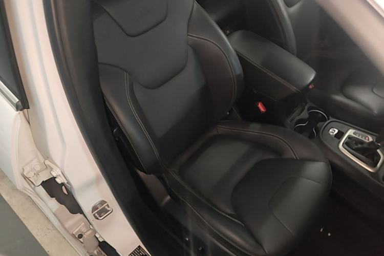 Used Jeep Cherokee 2016 2.4L Leading Edition Right Front Seat