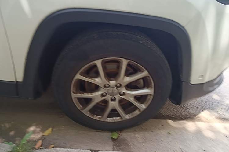 Used Jeep Cherokee 2016 2.4L Leading Edition Right Front Wheel Hub