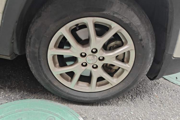 Used Jeep Cherokee 2016 2.4L Professional Edition Right Front Wheel Hub