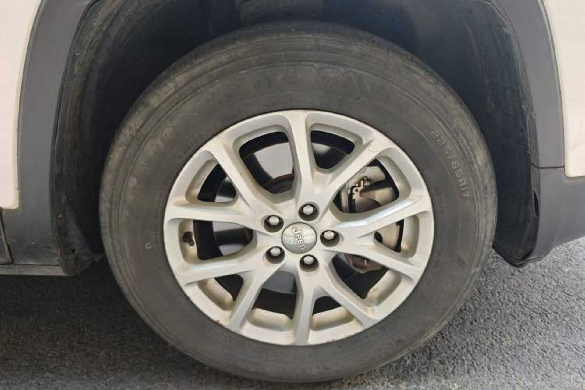 Used Jeep Cherokee 2016 2.4L Professional Smart Version Right Front Wheel Hub