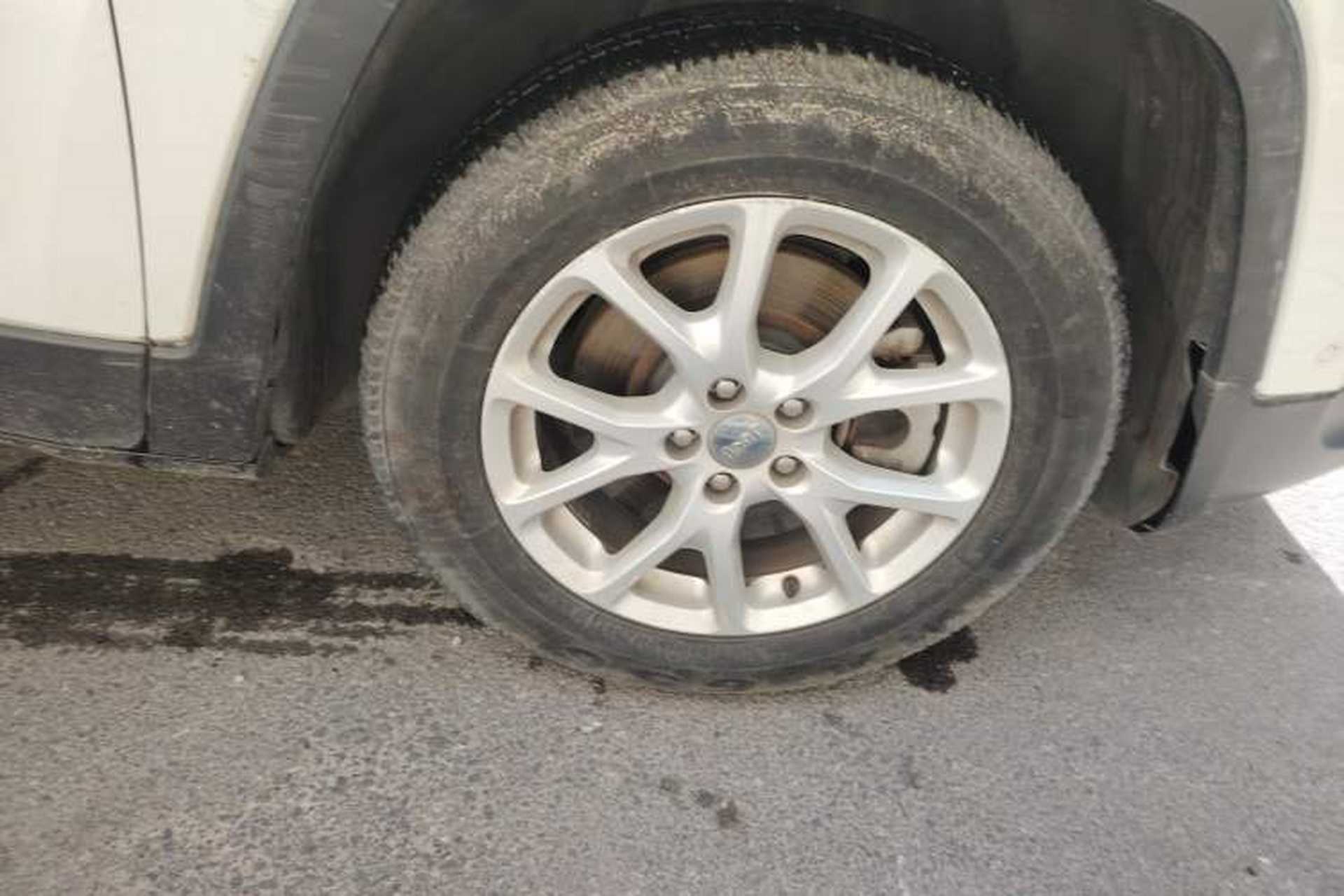 Used Jeep Cherokee 2016 2.4L Leading Edition Right Front Wheel Hub