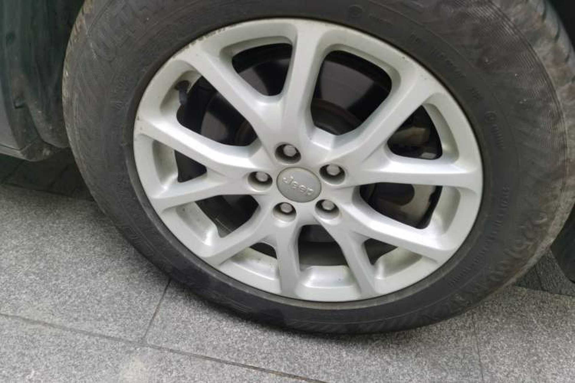 Used Jeep Cherokee 2016 2.4L Leading Edition Right Front Wheel Hub