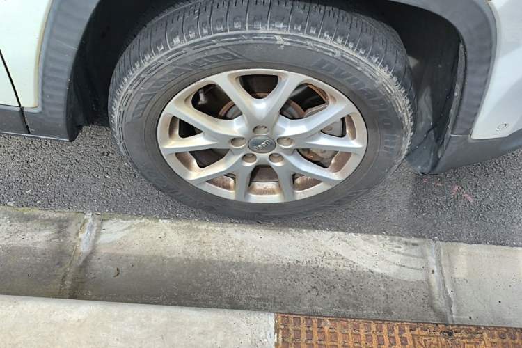 Used Jeep Cherokee 2016 2.4L Leading Edition Right Front Wheel Hub