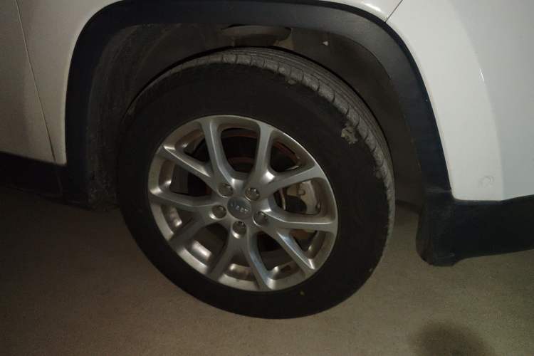 Used Jeep Cherokee 2016 2.4L Leading Edition Right Front Wheel Hub