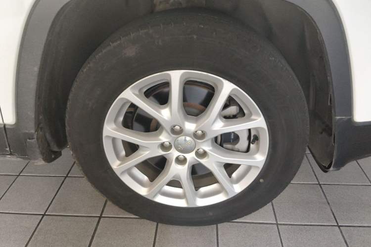 Used Jeep Cherokee 2016 2.4L Leading Smart Version Right Front Wheel Hub