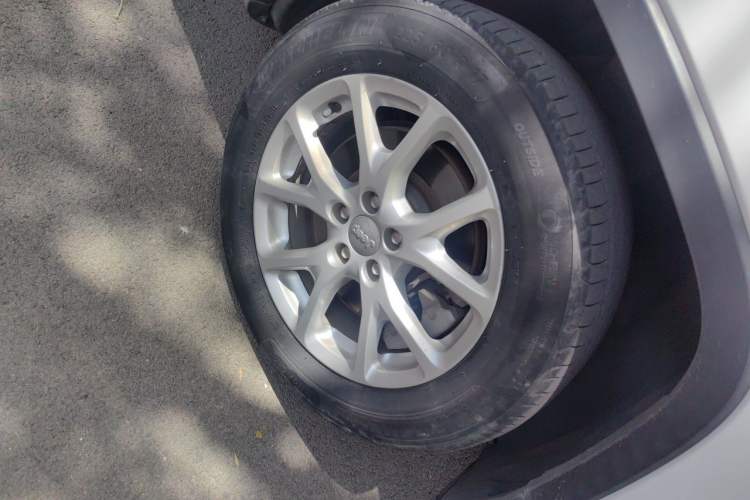 Used Jeep Cherokee 2016 2.0L Leading Edition Right Front Wheel Hub
