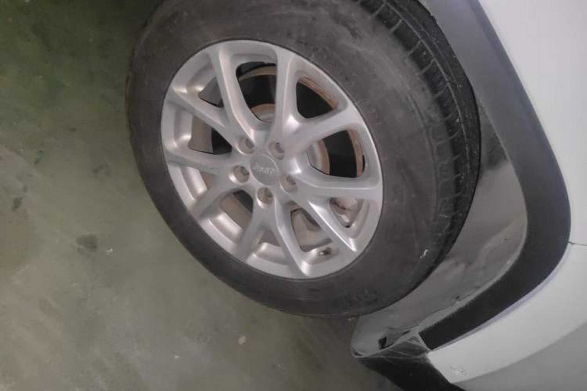 Used Jeep Cherokee 2016 2.0L Leading Edition Right Front Wheel Hub