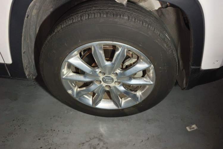 Used Jeep Cherokee 2016 2.4L Superior Edition Right Front Wheel Hub