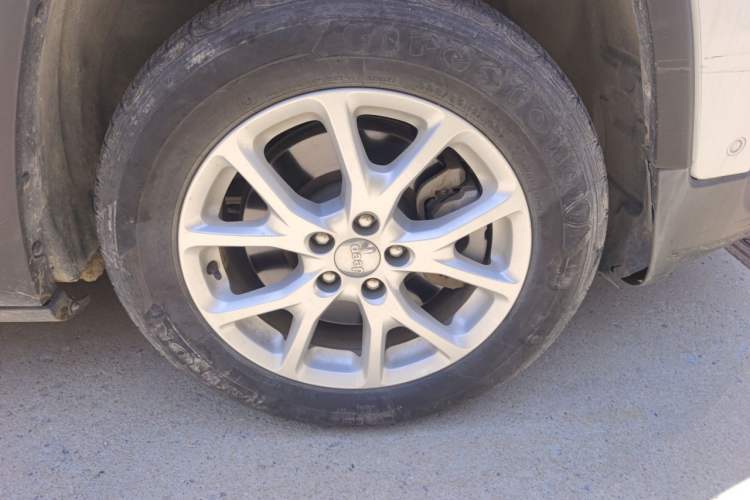 Used Jeep Cherokee 2016 2.4L Leading Edition Right Front Wheel Hub