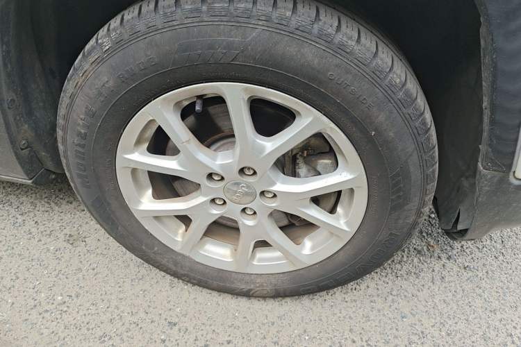 Used Jeep Cherokee 2016 2.4L Professional Edition Right Front Wheel Hub