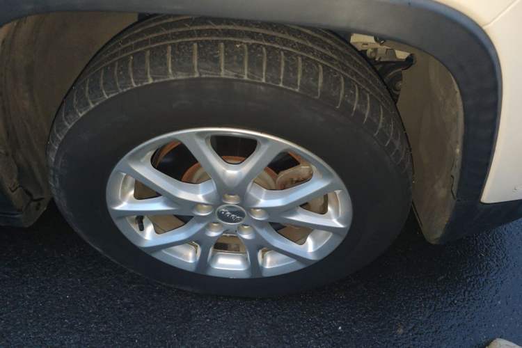 Used Jeep Cherokee 2016 2.4L Leading Edition Right Front Wheel Hub