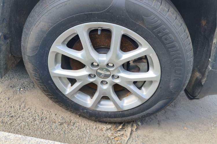Used Jeep Cherokee 2016 2.4L Professional Smart Version Right Front Wheel Hub