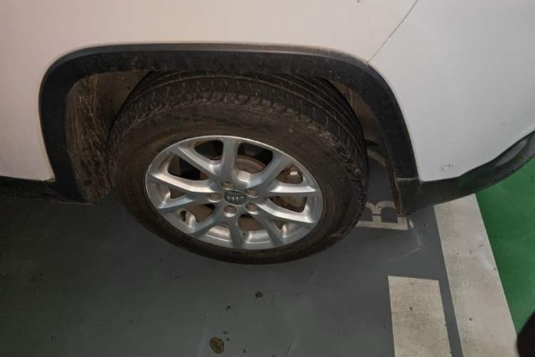 Used Jeep Cherokee 2016 2.4L Leading Edition Right Front Wheel Hub